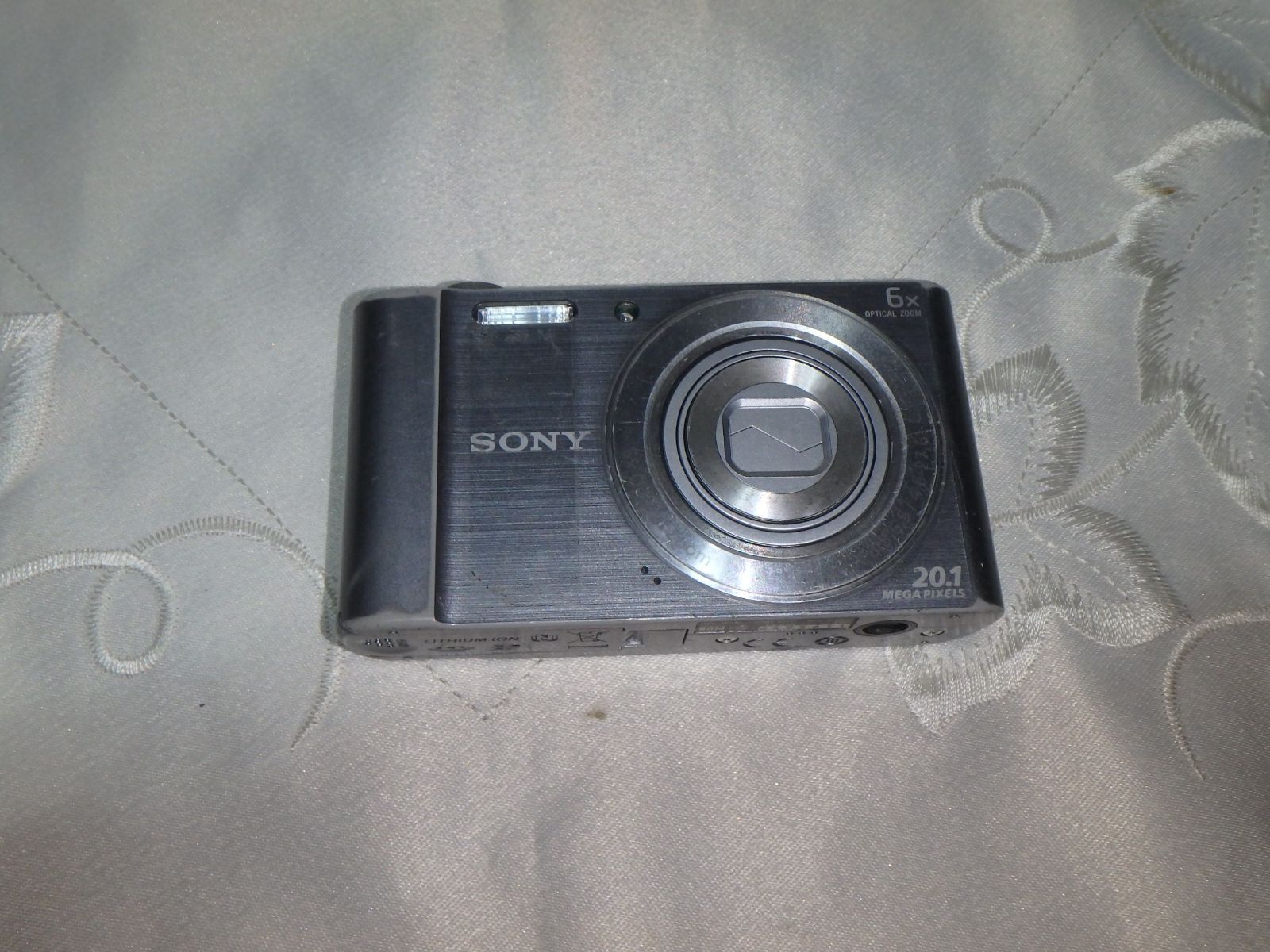 SONY Cyber-shot DSC-W810 Digital Camera Difficulty