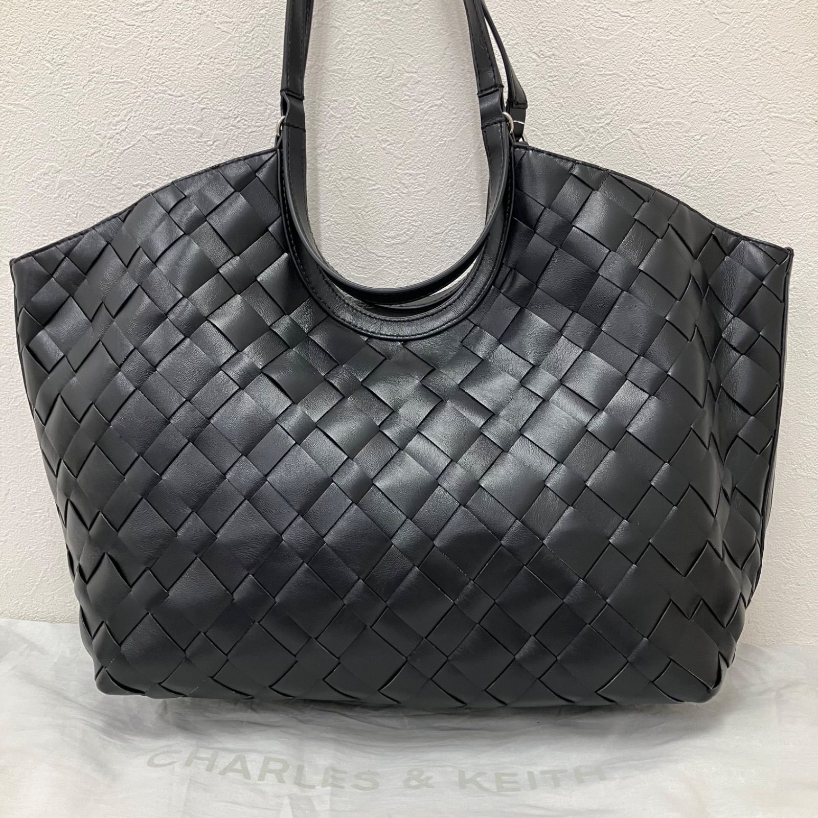 Y7800　【美品】　CHARLES & KEITH　チャールズアンドキース　チャールズ＆キース　Ivette　イヴェット　ウーブントートバッグ　ノワール　黒　ブラック　レディース　トートバッグ　2way　イントレチャート　大きめ　大容量