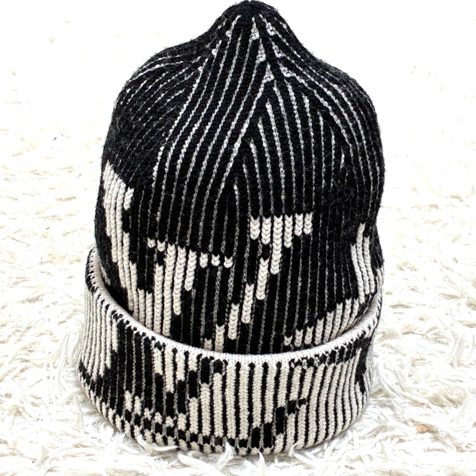 極美品 ルイヴィトン LOUIS VUITTON ボネ リブフラワー ニット帽 ビーニー 帽子 ウール モノグラム ブラック ホワイト 黒 白 オールシーズン 残暑 敬老の日 シルバーウィーク 秋休み 行楽 ハロウィン 七五三 冬のボーナス ギフト プレゼント