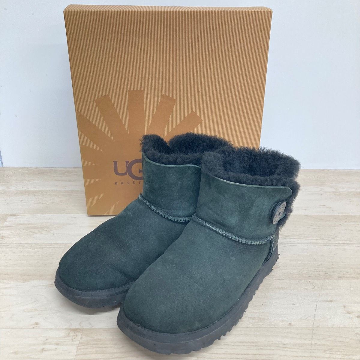 UGG W BAILEY BUTTON 3352W/BLK Mouton Boots Black USA 7 (24cm equivalent) UGG BAILEY BUTTON WITH BLACK BOX [OA04175]
