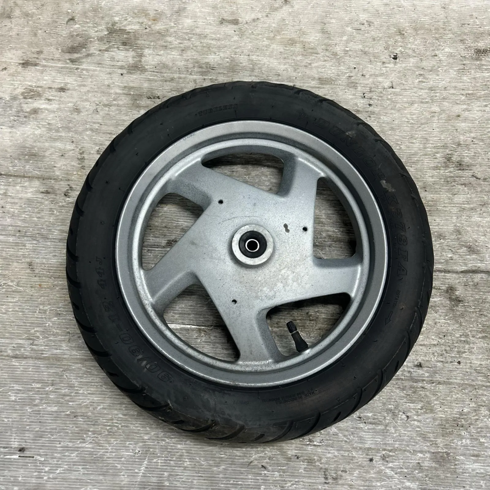 CBR954RR リアホイール 1215 CBR954RR 後衛ホイール 1215 CBR954RR リアホイール 1215 【正規取扱