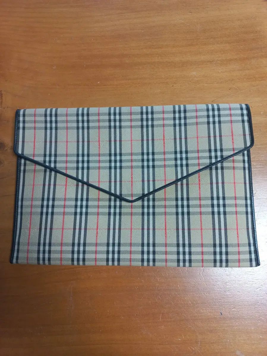 正規品 Burberry(バーバリー) チェック クラッチ 22,873円