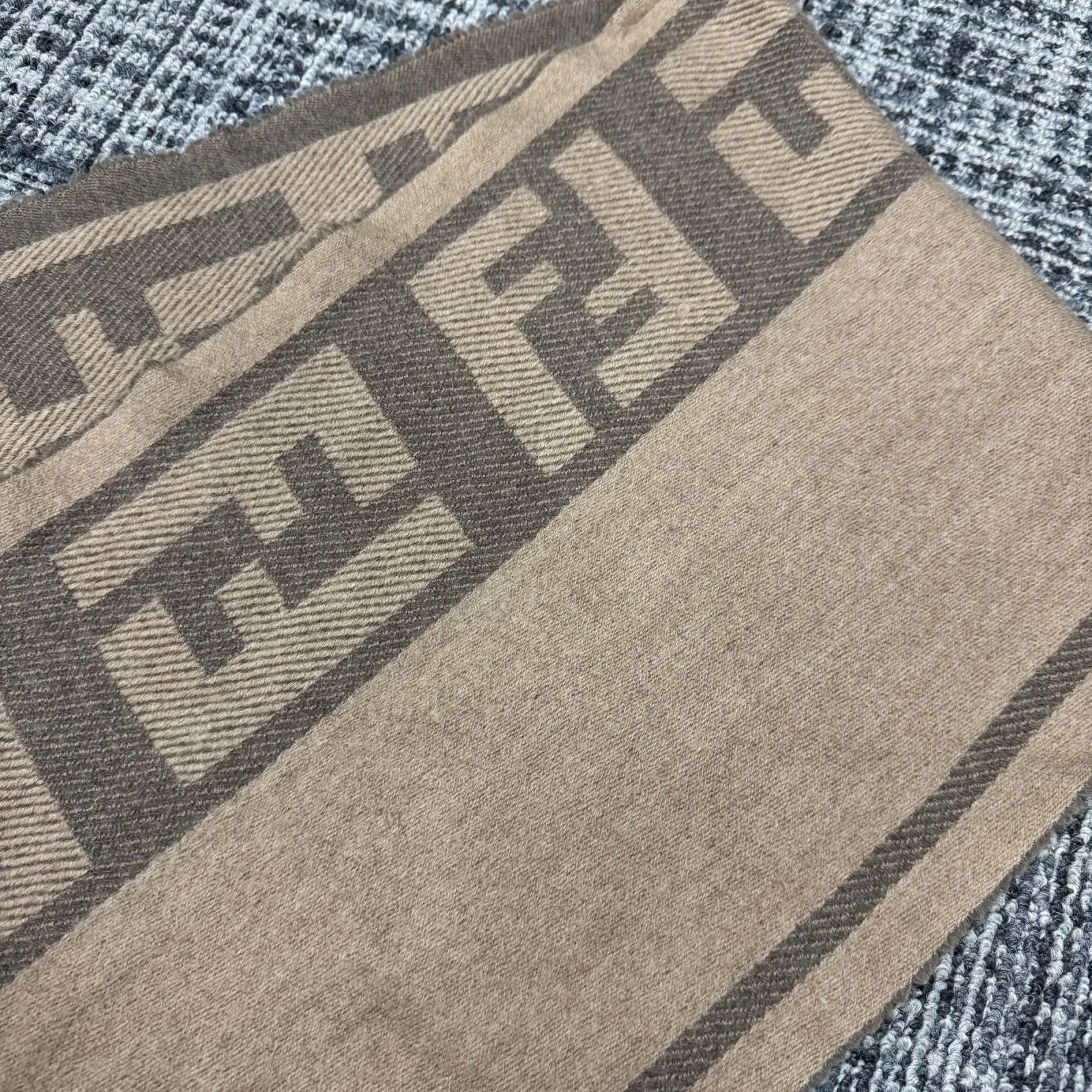 FENDI FFロゴマフラー パターン ストール ズッカ柄 モノグラム