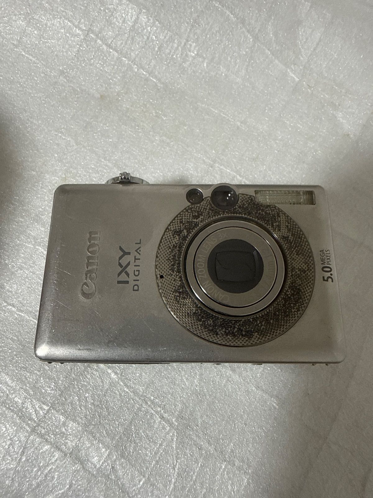 Good operation digital camera body Canon IXY DIGITAL 55