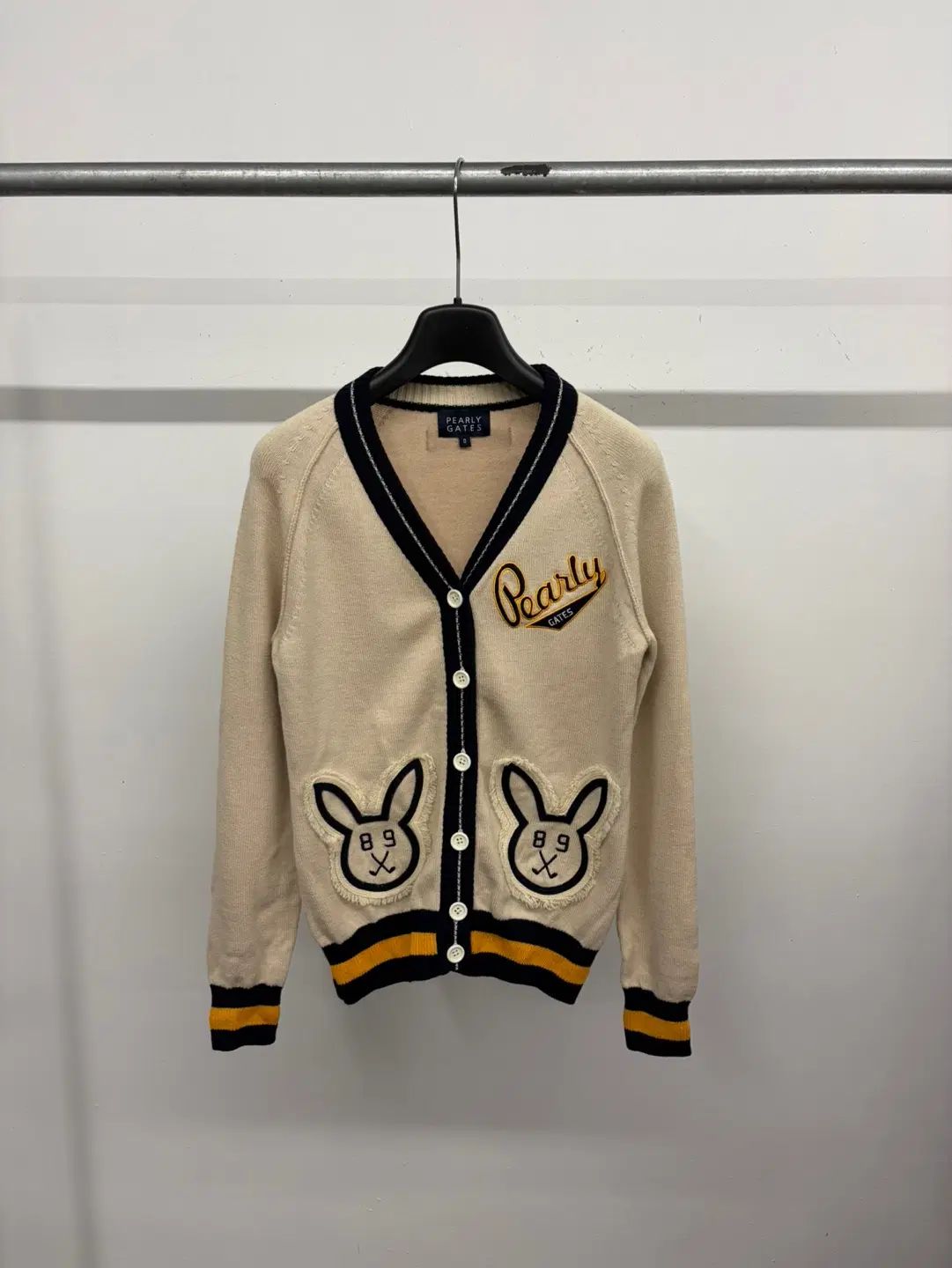 レディース PEARLY GATES パーリーゲイツ ウール 100% BUNNY バニー アプリケ パッチ Vネック カーディガン セーター ニット 6,607円