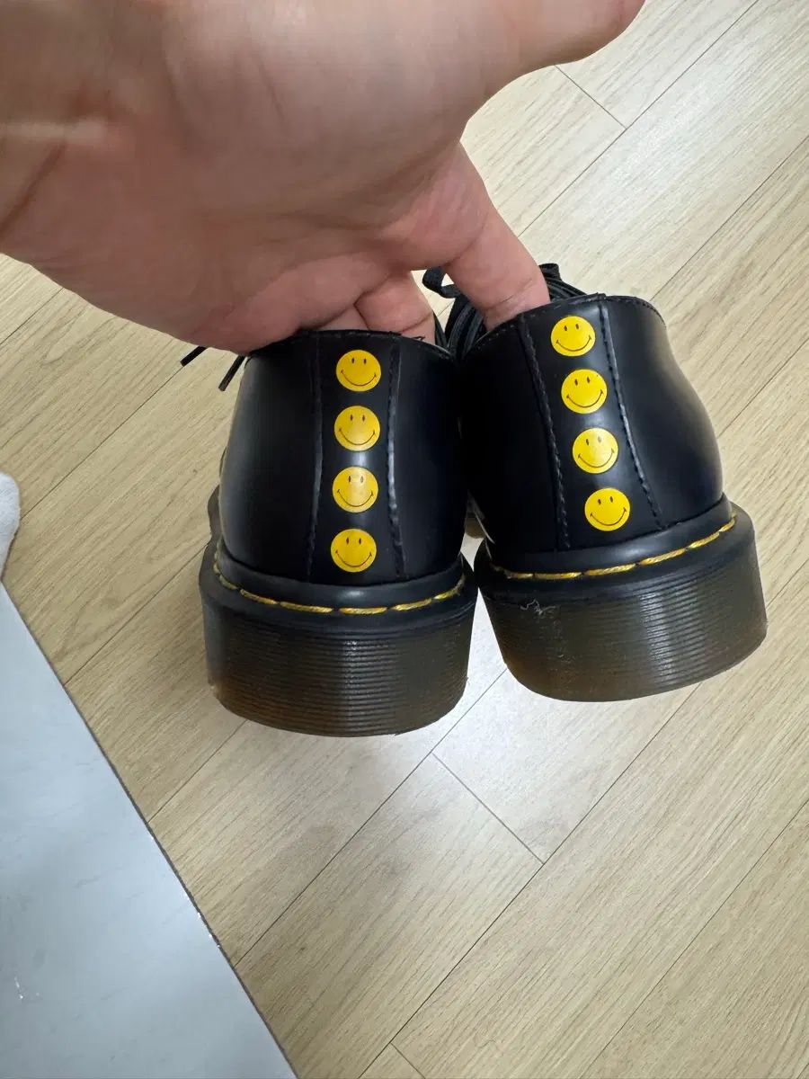 (280) DR. MARTENS ドクターマーチン SMiLEY (280) DR. MARTENS ドクターマーチン SMiLEY