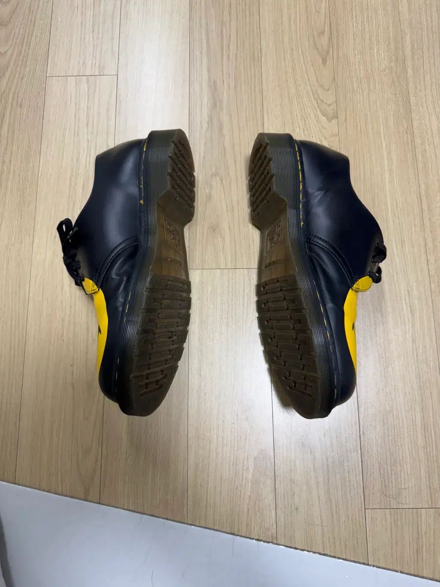 (280) DR. MARTENS ドクターマーチン SMiLEY (280) DR. MARTENS ドクターマーチン SMiLEY