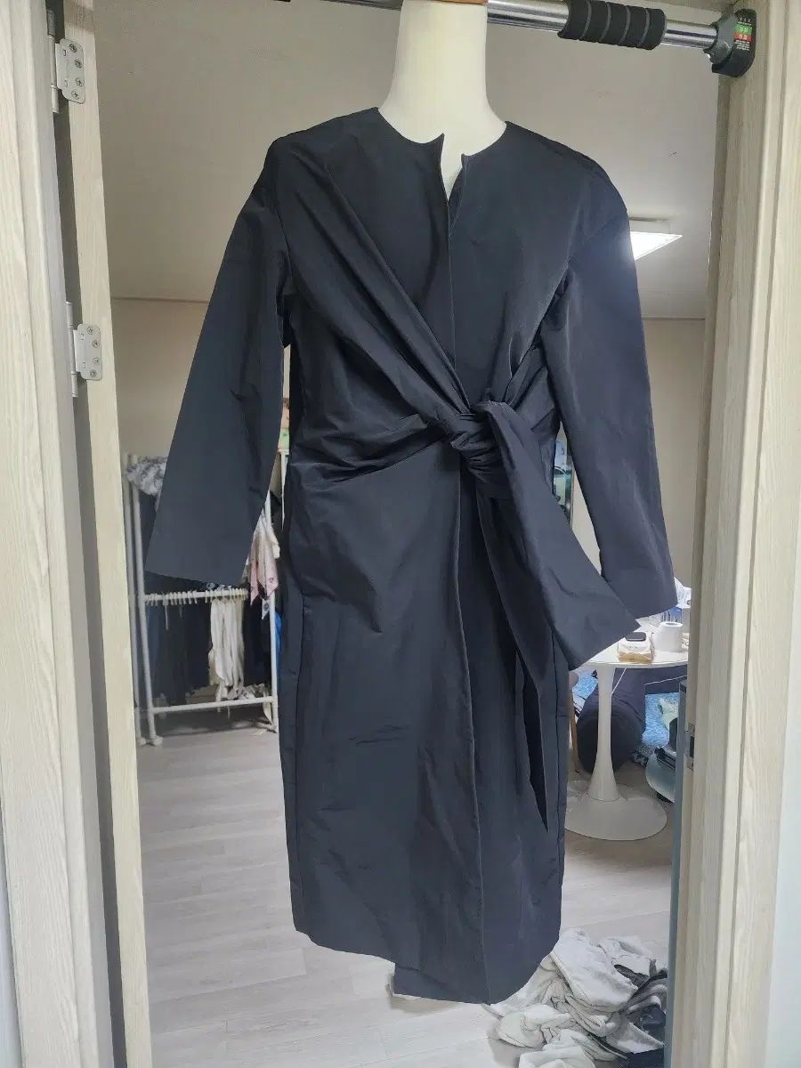 COS(コス) おしゃれなブラック ジャケット
