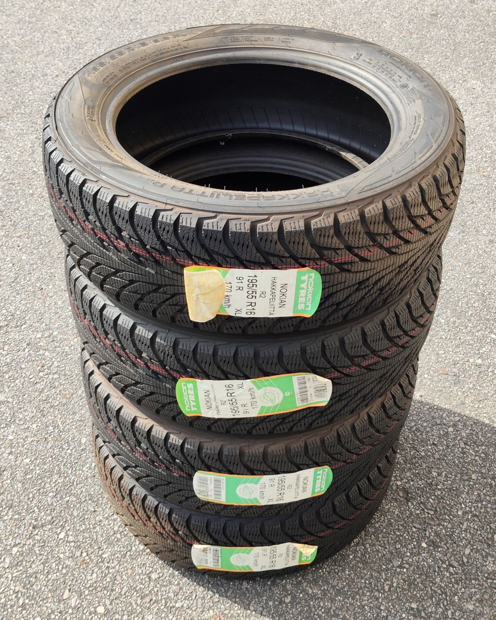 新品未使用倉庫保管品 スタッドレスタイヤ ノキアン HAKKAPELIITTA R2 195/55Ｒ16 91R XL 2017年製 4本