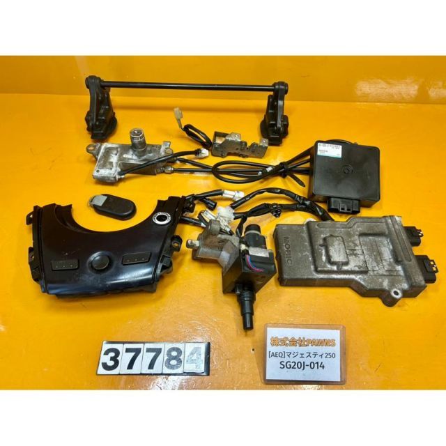 [AEQ 37784]@ヤマハYAMAHA マジェスティ250 SG20J-014 キーセット　鍵　キー