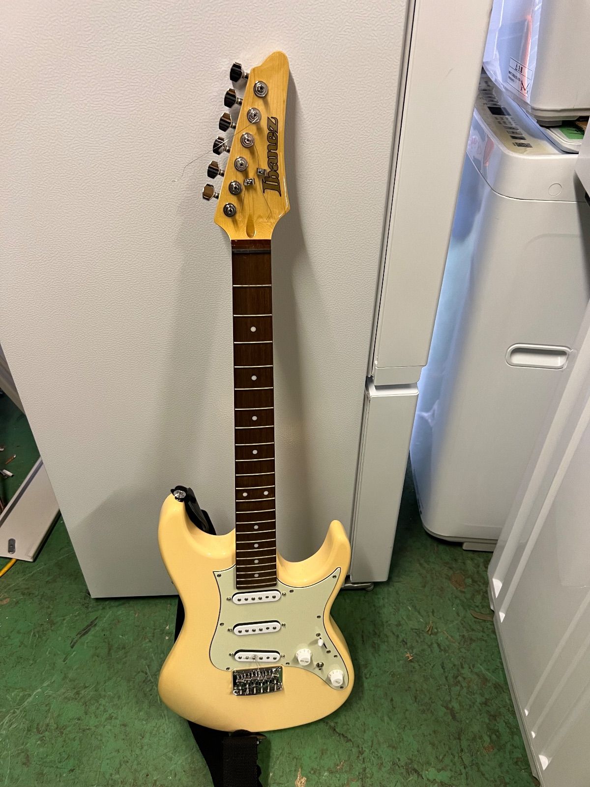 ⁠【ケース・付属品多数】Ibanez AZES31-IV エレキギター アイバニーズ⁠　05-363