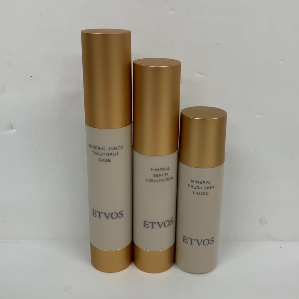 A2793 K エトヴォス ミネラルインナートリートメントベース クリアベージュ 25mL／ミネラルセラムファンデーション ナチュラル 20g／ミネラルフレッシュスキンリキッド ナチュラル 30mL 計3点セットお得クーポン配布中