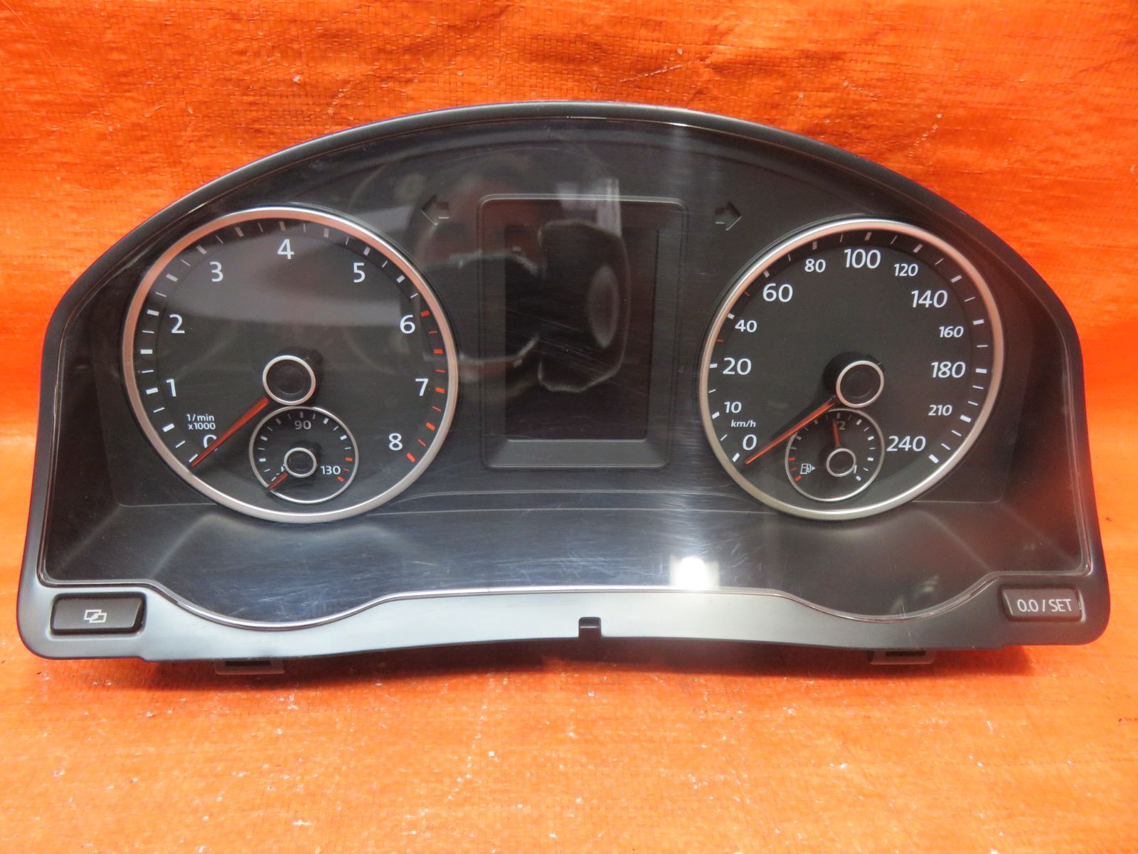LF1636* 動作OK VW ティグアン 5NCTH スピードメーター タコメーター /純正 5N09210872 走行距離:不明 /5NCCZ　※小傷 7,154円
