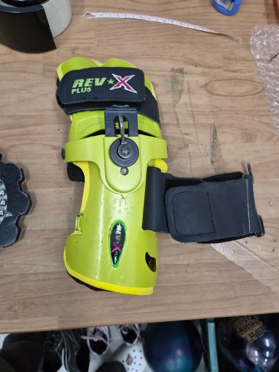 中古 ボーリングサポーター レブエクス+ マングース M 右手用
