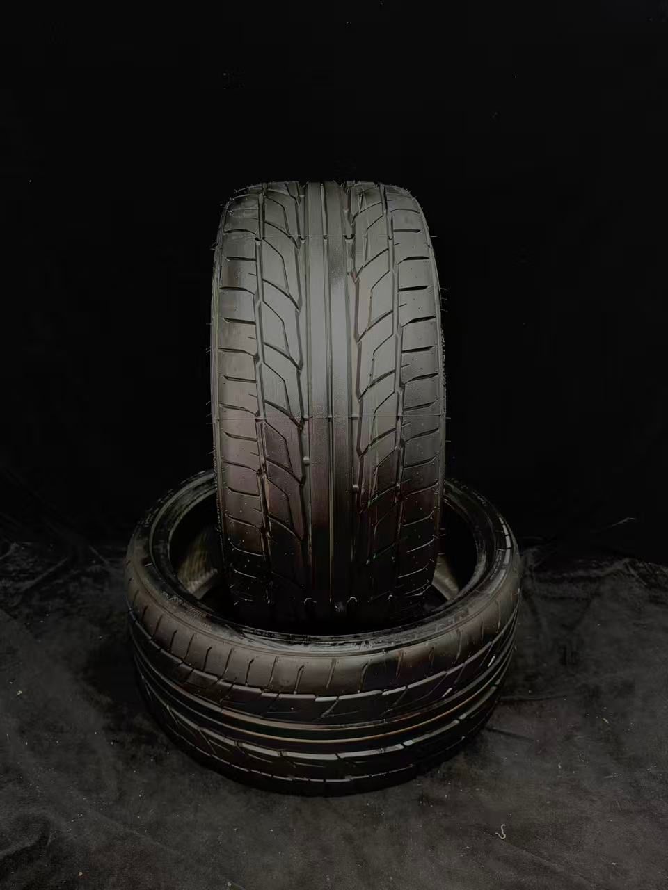 25年製　中古タイヤ2本セット　NITTO NT555 G2 245/30R20 8分山　サマータイヤ　T-423 17,520円