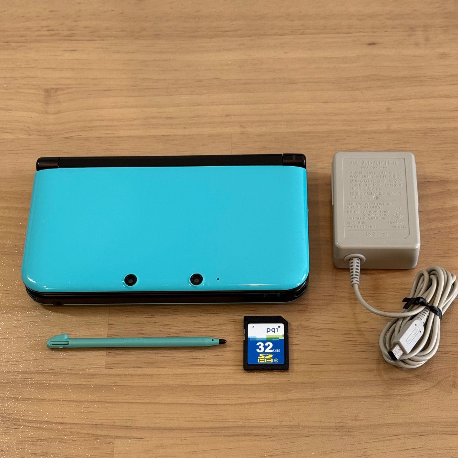 8-164 Nintendo 3DS LL Black x Turquoise
