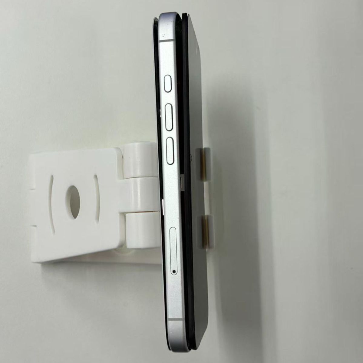 iPhone 16 ホワイト ジャンク品 - メルカリ