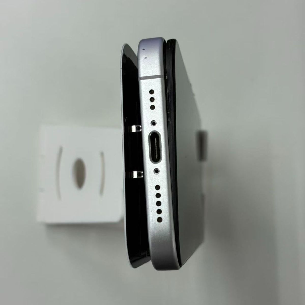 iPhone 16 ホワイト ジャンク品 - メルカリ
