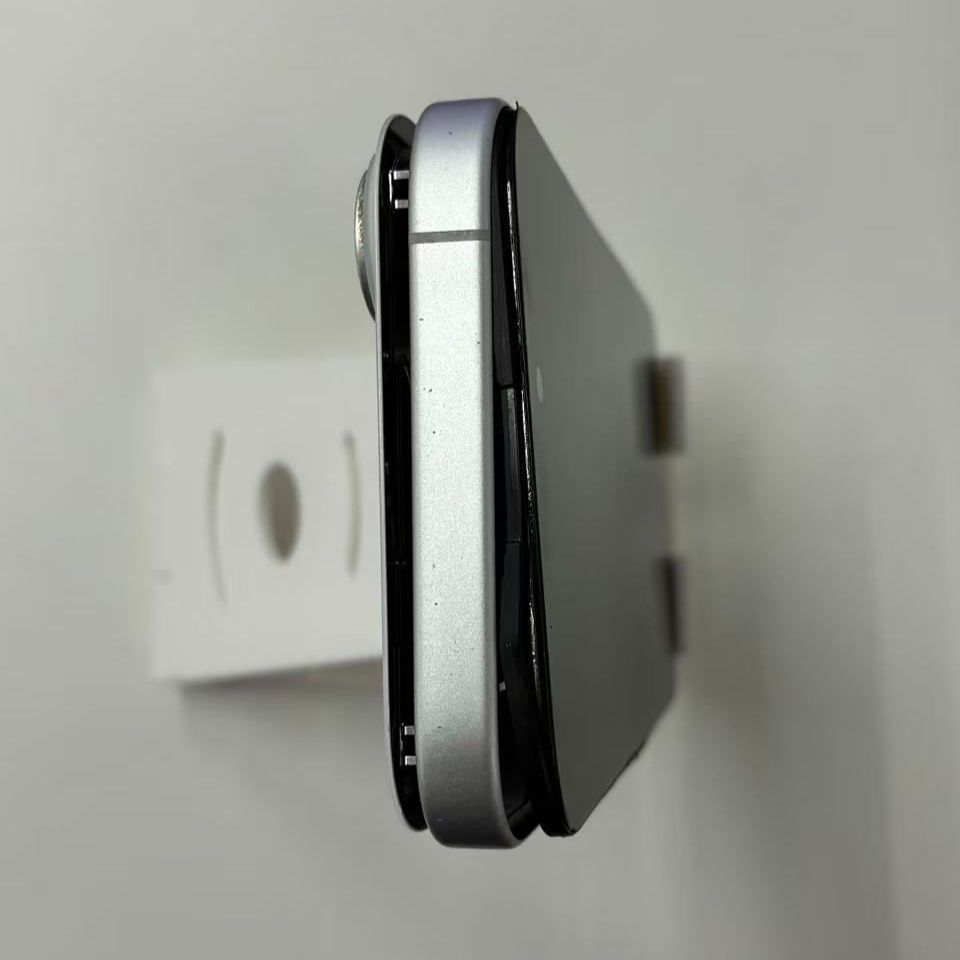 iPhone 16 ホワイト ジャンク品 - メルカリ