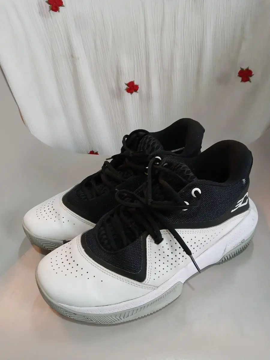 アンダーアーマー Sc 3zer0 IV 3023917-002 KR 270 6,018円