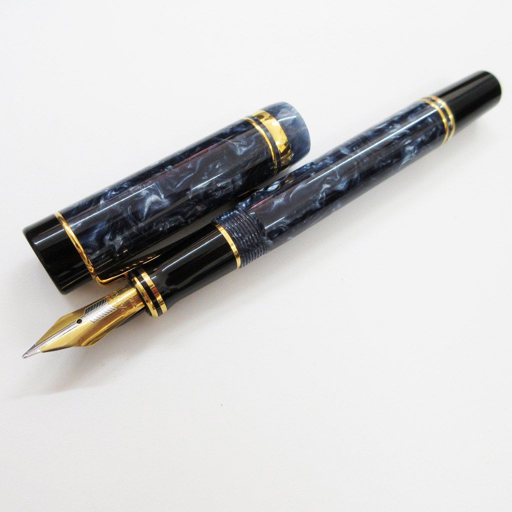 Parker Parker Duofold Duofold Centennial Nib 18K Fountain Pen Marble Blue with Wooden Case Rare Stationery