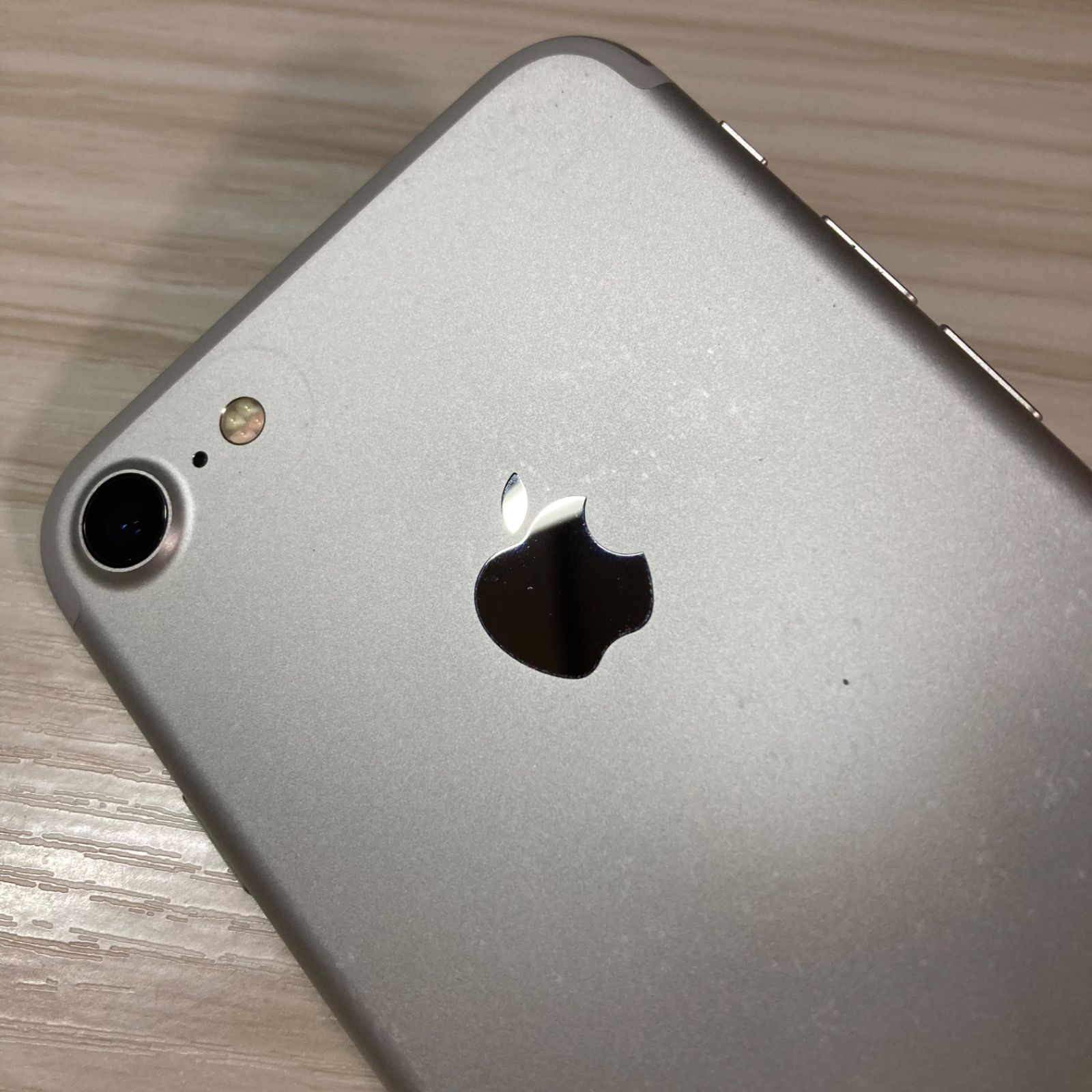 iPhone7 32GB Silver SIMフリー バッテリー85% - メルカリ