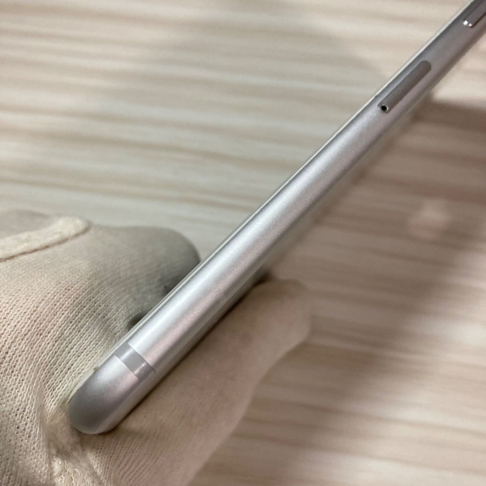 iPhone7 32GB Silver SIMフリー やや傷や汚れあり - メルカリ