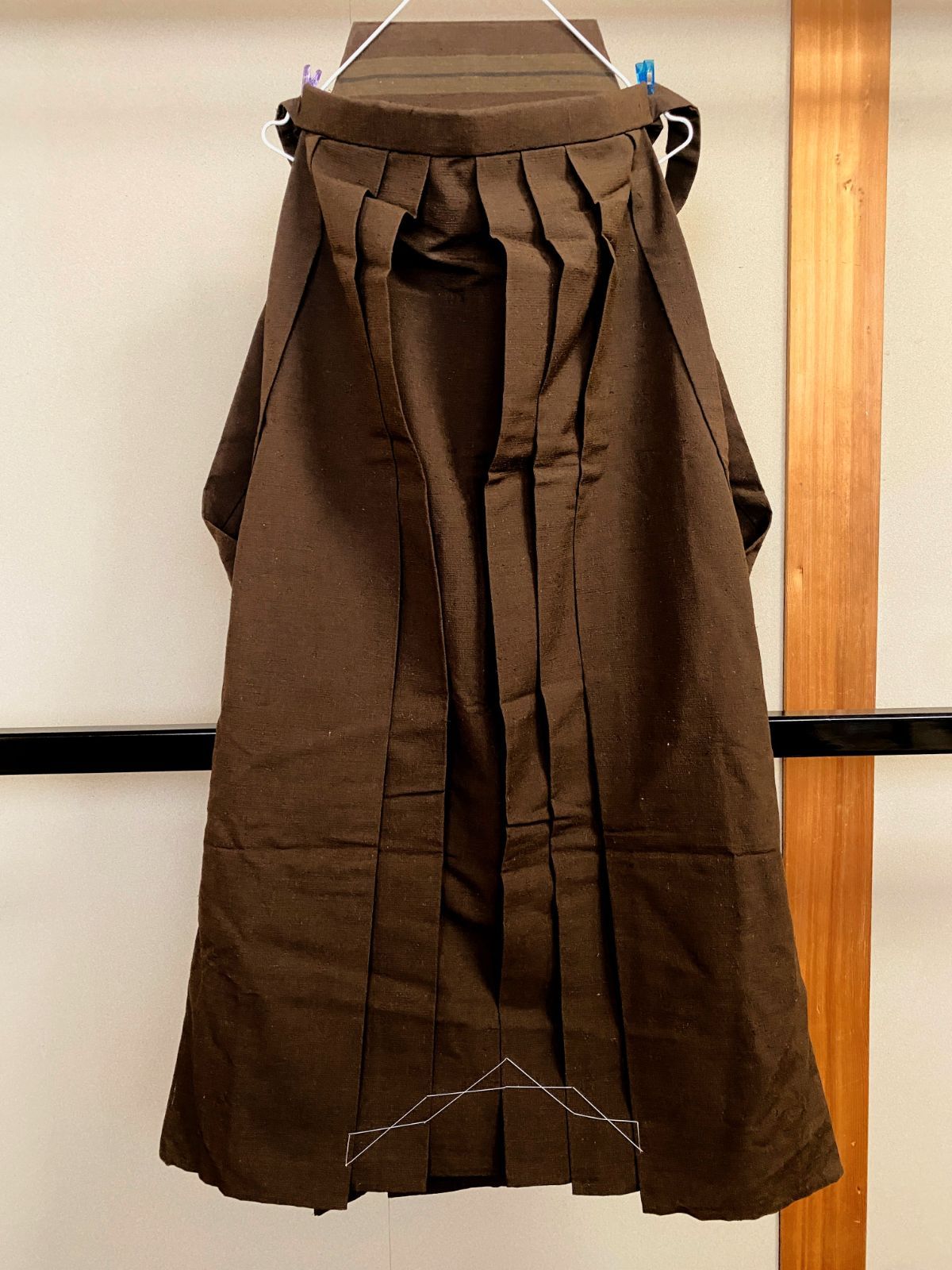 920B【アンティーク着物】男性用 馬乗り袴 焦げ茶色 無地 紬風 紐下86cm しつけ付き 新古品 リメイク素材にも 6,480円
