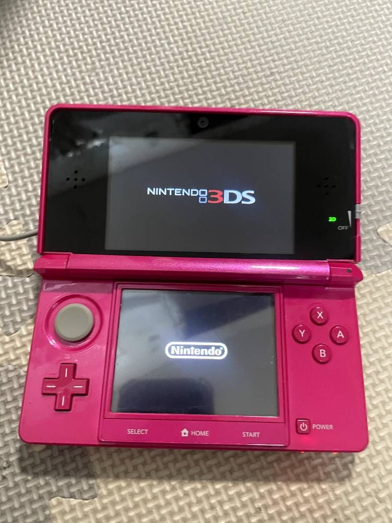 # Nintendo 3DS 本体 ピンク 充電器・ソフト付き