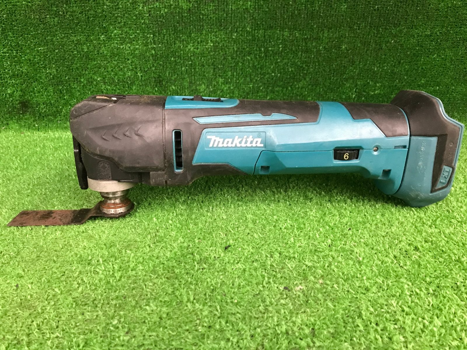 【中古品】【0906】★makita(マキタ) 14.4v充電式マルチツール (本体のみ) TM41DZ　ITSZ9DDFXUBU
