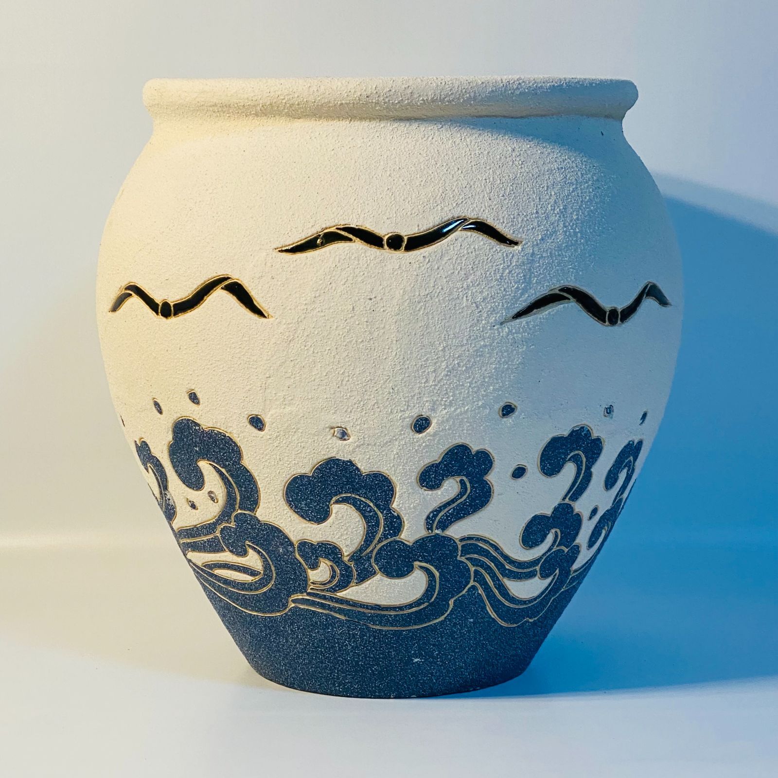 火鉢 浪絵 直径約30cm H約31cm 睡蓮鉢 水鉢 水器 メダカ 壺 甕 送料込み フォロー割 クーポンご利用可能 お値引き交渉可能 一点限り