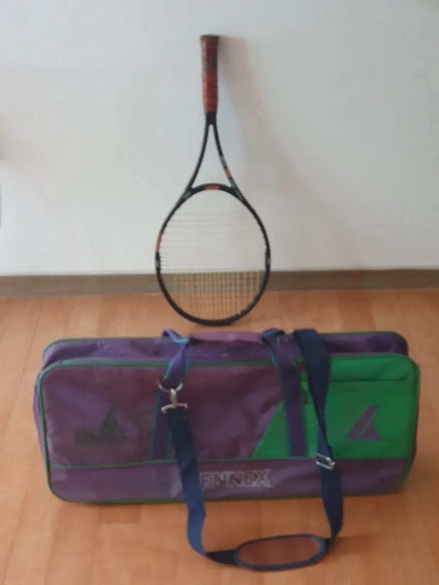 テニス ラケット + バッグ 出品します ^^