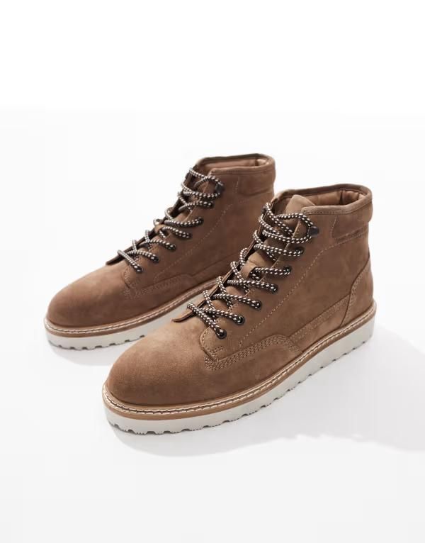エイソス メンズ シューズ ブーツ・レインブーツ スエード ブーツ レース ASOS DESIGN lace up boots in stone faux suede with hiker laces