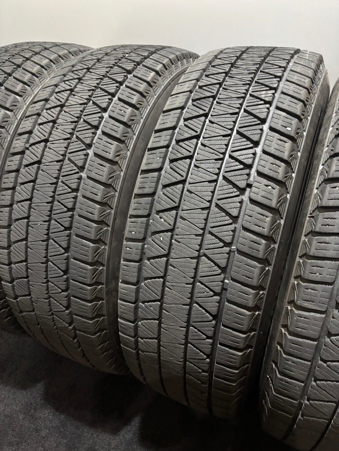 ★215/70R16 BRIDGESTONE/DM-V3 21年製 スタッドレス 4本 ブリヂストン ブリザック デリカ アウトランダー (南7-N22) 14,820円