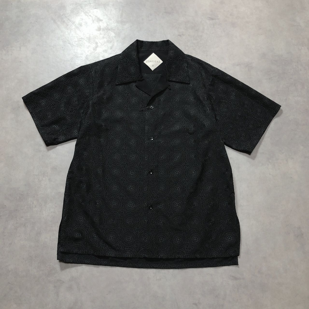 GQ6531◇ETHOSENS : 26ss Embroidery SS Shirt◇2◇黒系 エトセンス 6E125-28 半袖シャツ 定価¥53.900-