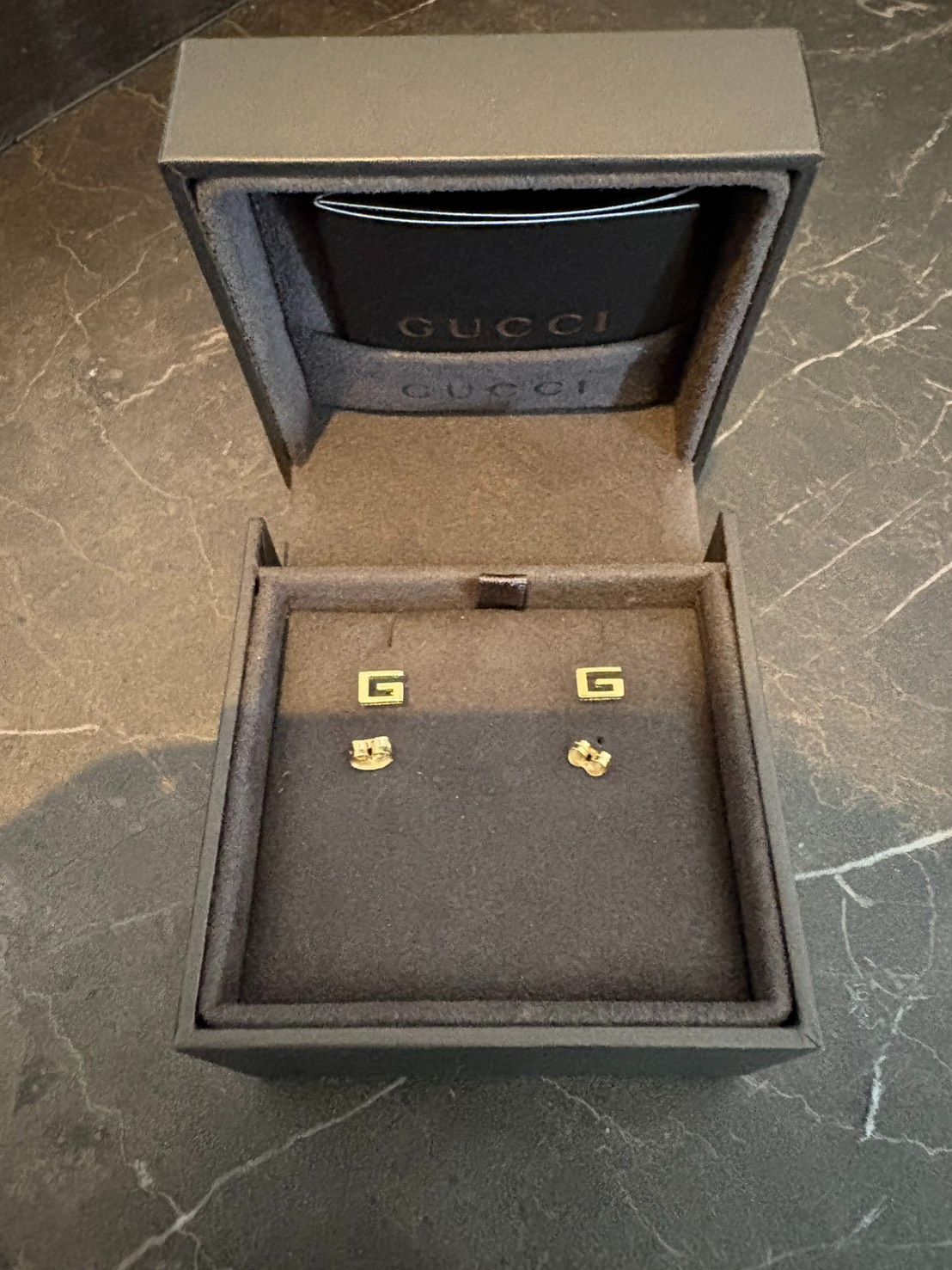 GUCCI　ロゴピアス　 k18YG