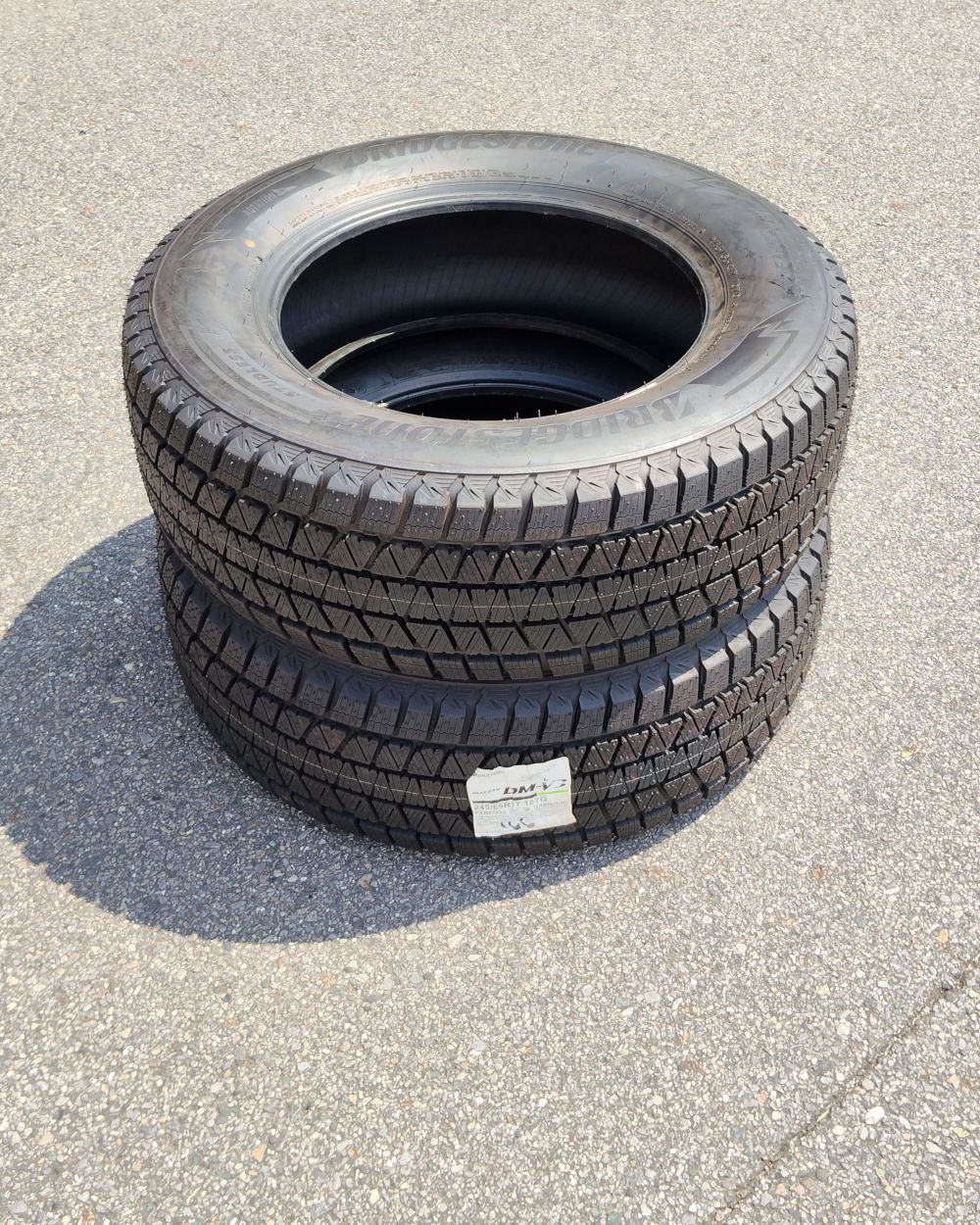 新品未使用倉庫保管品 スタッドレスタイヤ ブリヂストン BLIZZAK DM-V3 245/65R17 107Q 2020年製 2本
