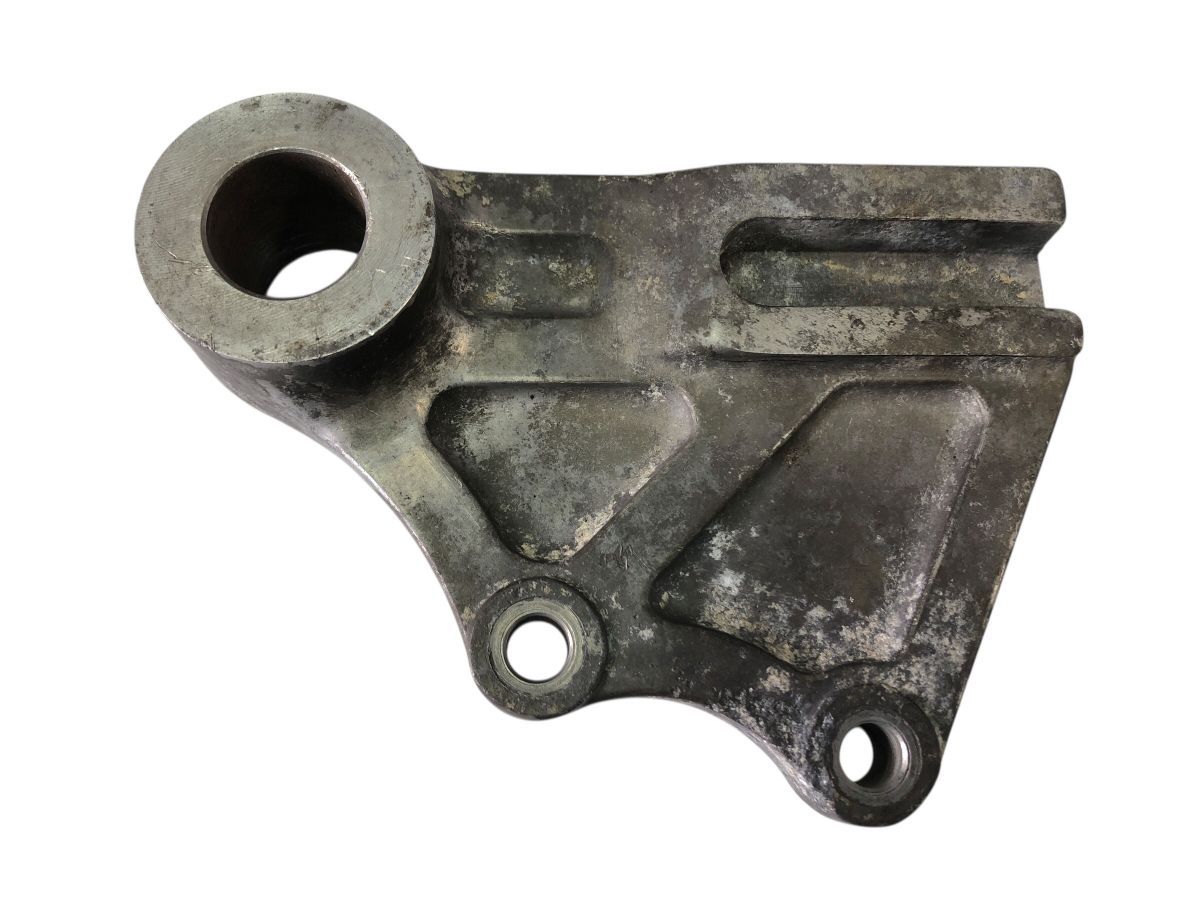 SUZUKI　RGV250　ガンマ　VJ22A　リアキャリパーサポート　レストア　ストックにも（中古）2965-N5363