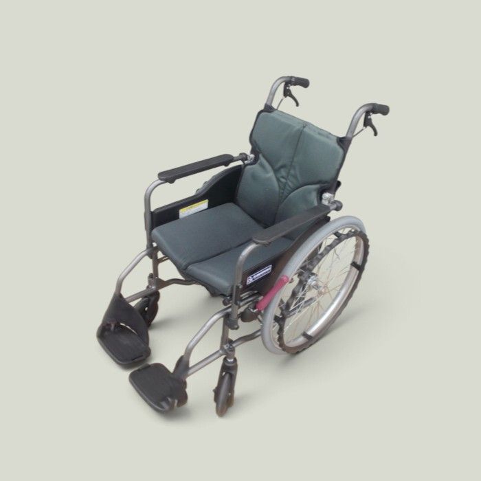 送料無料（一部地域を除く）自走式車椅子カワムラKMD-A22-40　　　ts-26-0831-02