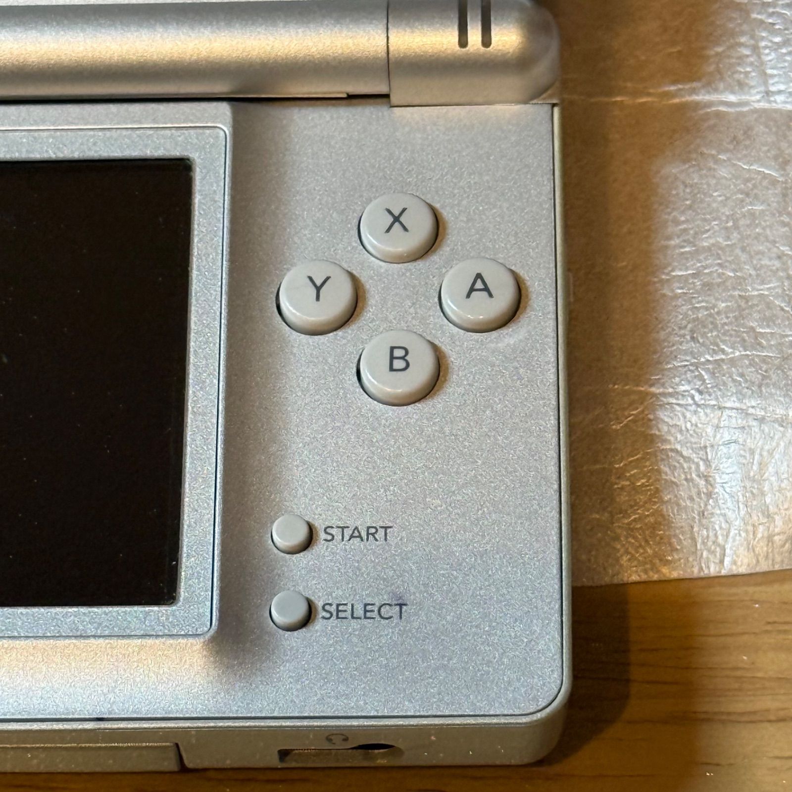 8-198【中古美品】ニンテンドーDS LITE グロス・シルバー 箱付き