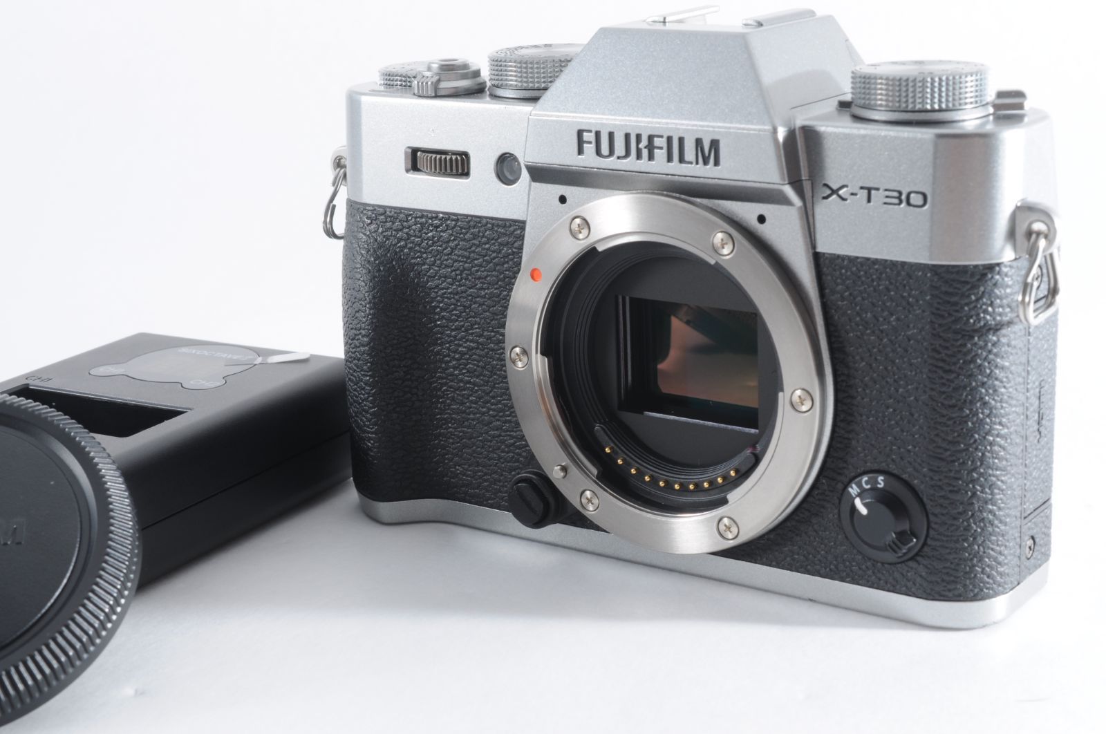 ■ 거의 새제품 ■ 동작 확인 후지필름 X-T30 실버 미러리스 DSLR (배터리 포함)