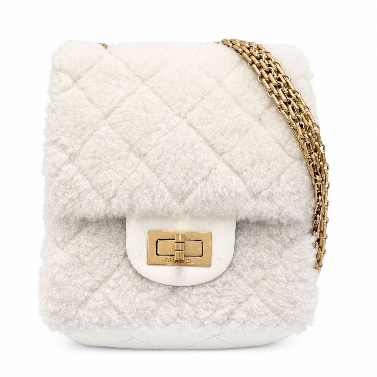 【希少なマトラッセバッグ】CHANEL シャネル マトラッセ シアリングラムスキン ダブルチェーンショルダーバッグ ホワイト レディースバッグ 女性用 肩掛けバッグ 斜め掛けバッグ ファーバッグ 秋冬 ウィンターバッグ レア 希少 中古 当店基準真贋確認済 199,900円