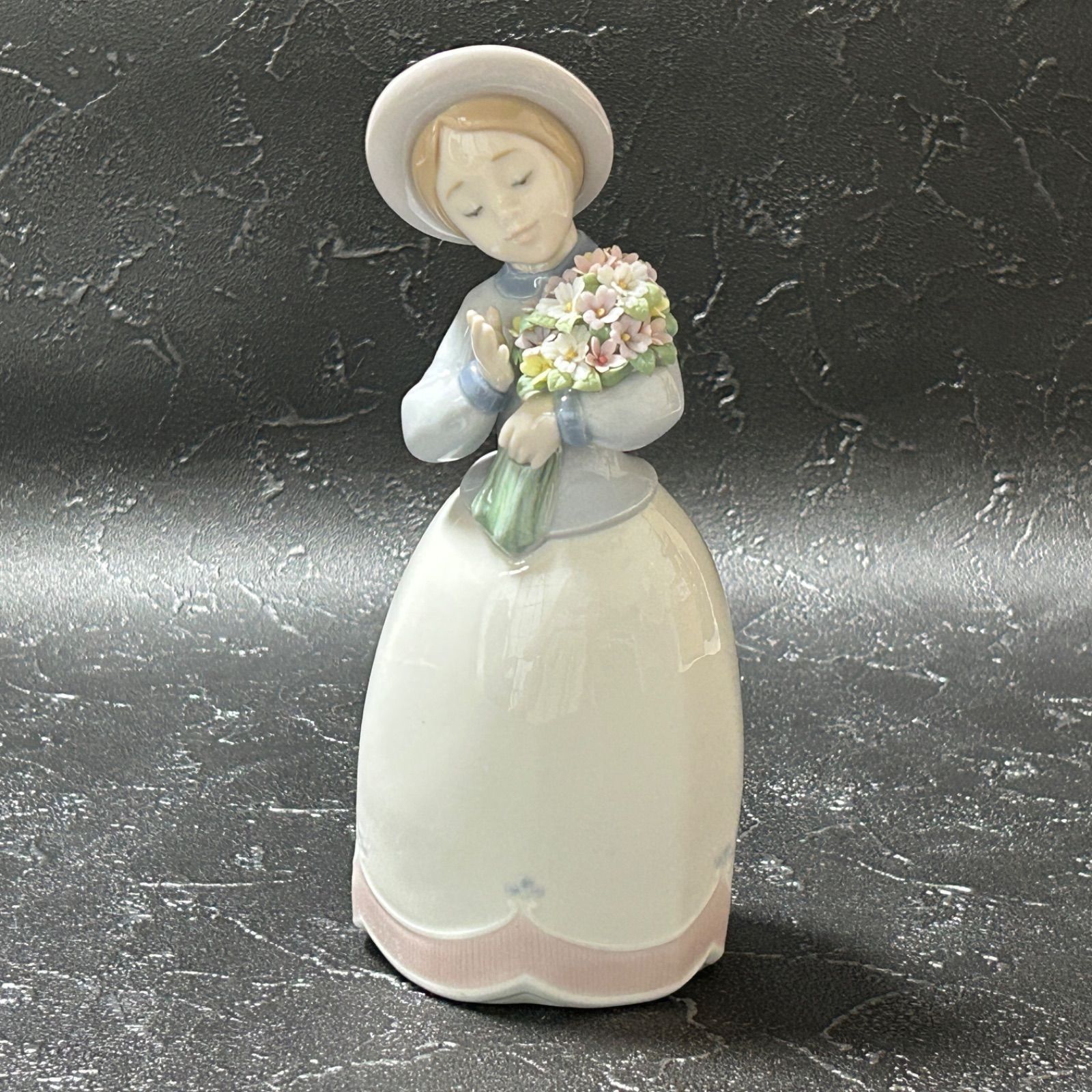LLADRO リヤドロ 大好きな香り No.6869 少女 花 陶器人形 フィギュリン【美品】M9001NIB【匿名配送】 10,804円