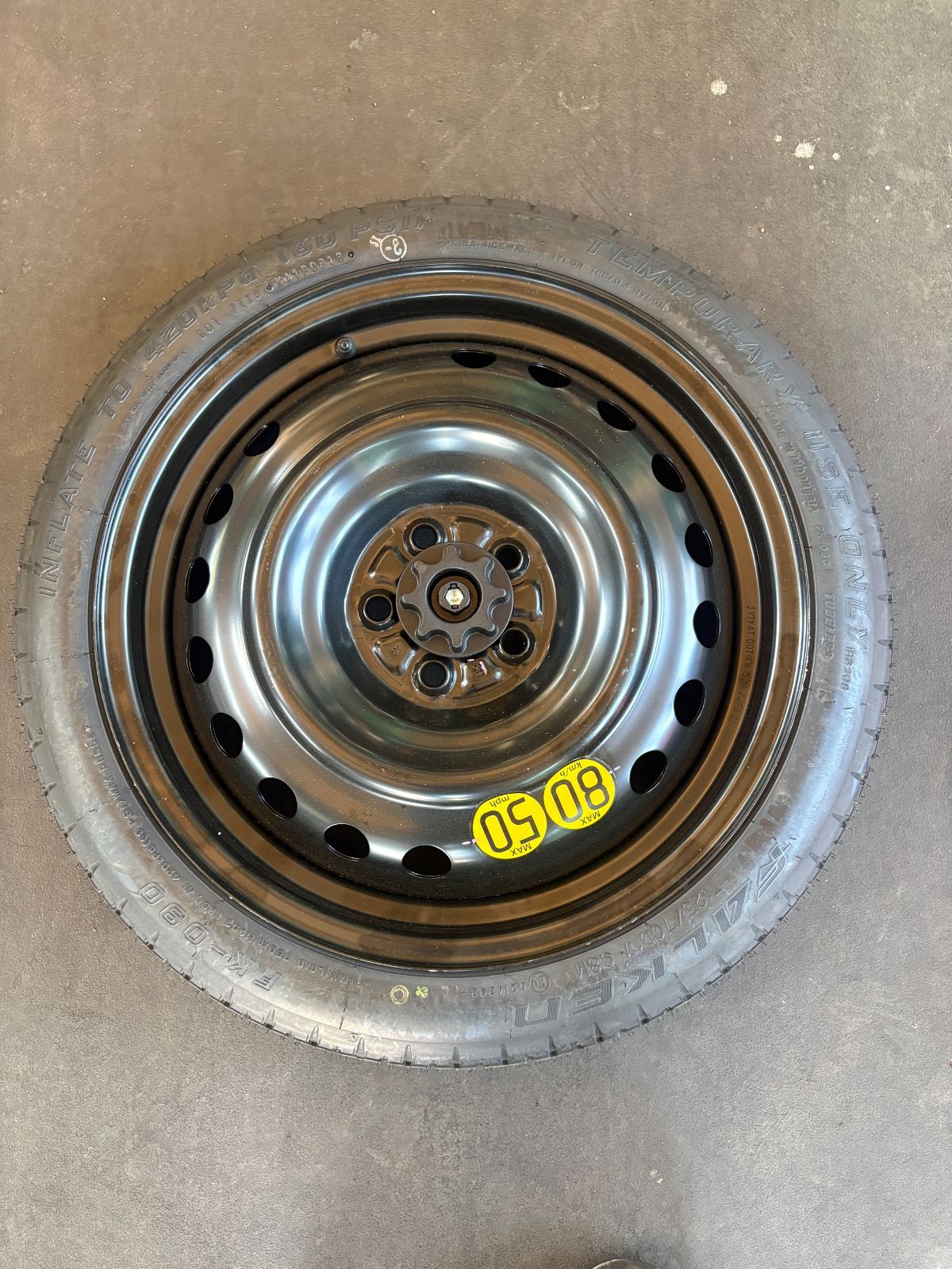 トヨタ純正 スペアタイヤ T125/70D17 FALKEN 5H 50プリウス 380195
