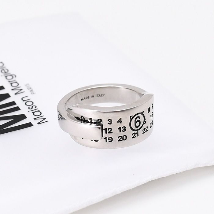 MM6 MAISON MARGIELA エムエムシックス メゾン マルジェラ リング 指輪 アクセサリー ナンバリングロゴ SM7UQ0122 P9165 メンズ ユニセックス シルバー 真鍮 ツイスト ギフト プレゼント おすすめ