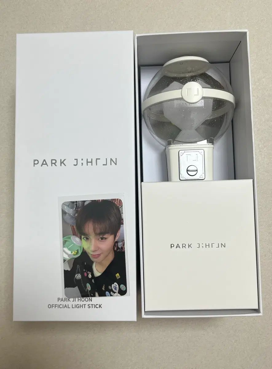 パク・ジフン(PARK JIHOON) 公式 ペンライト + トレカ
