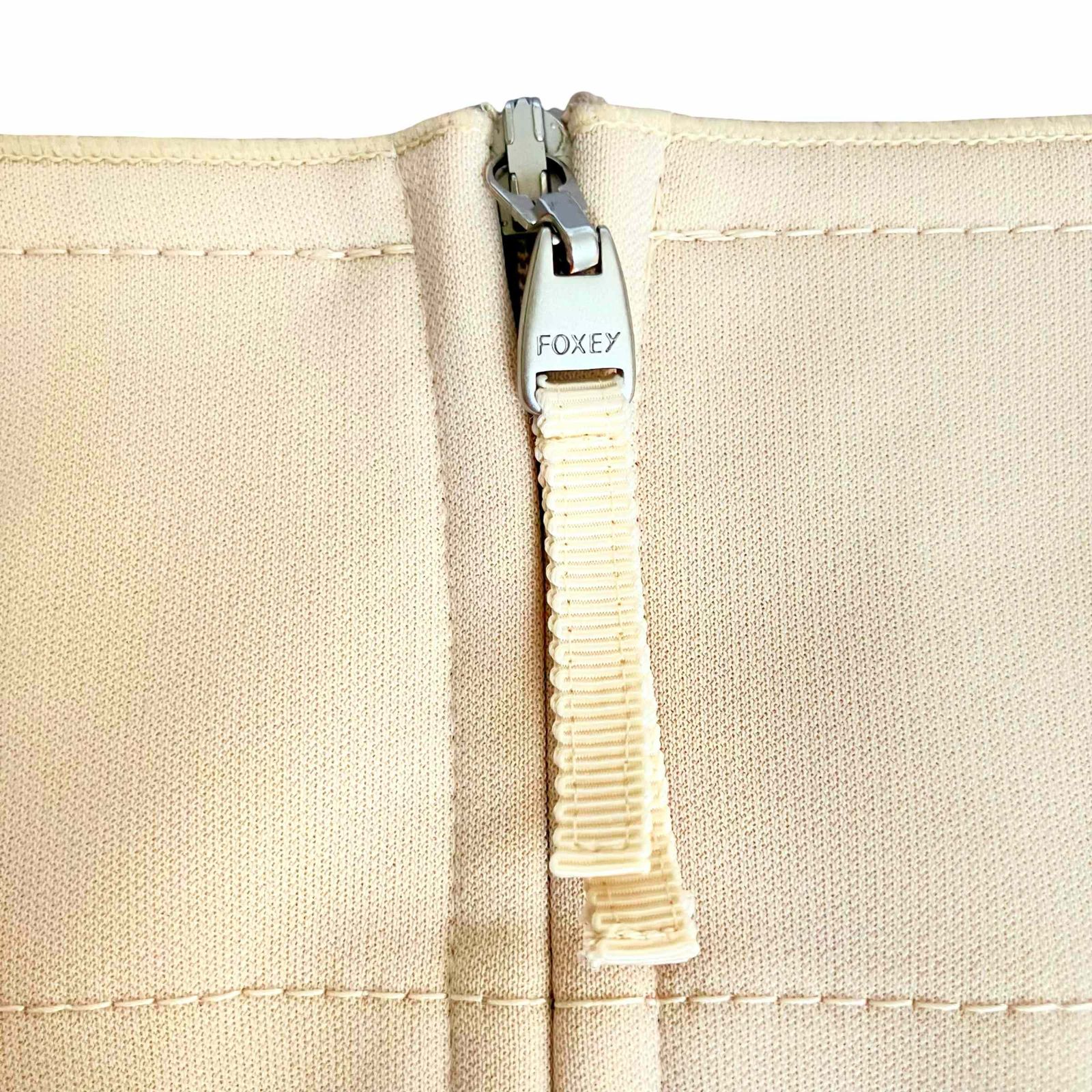 FOXEY NEW YORK フォクシー ニューヨーク プリーツ スリット スカート size 40 ベージュ 膝丈 23795 FOXEY NEW YORK フォクシー ニューヨーク プリーツ スリット スカート size 40 ベージュ 膝丈 23795