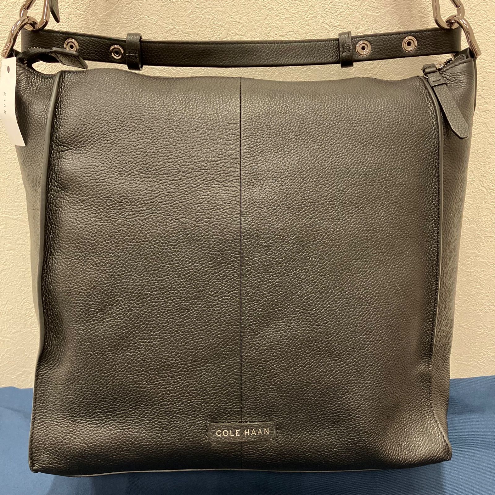 Y8108　COLE HAAN　コールハーン　 トートバッグ　2way　ショルダーバッグ　 レザー　ブラック系　黒　ターンロック　 ビジネス　保存袋付き　レディース