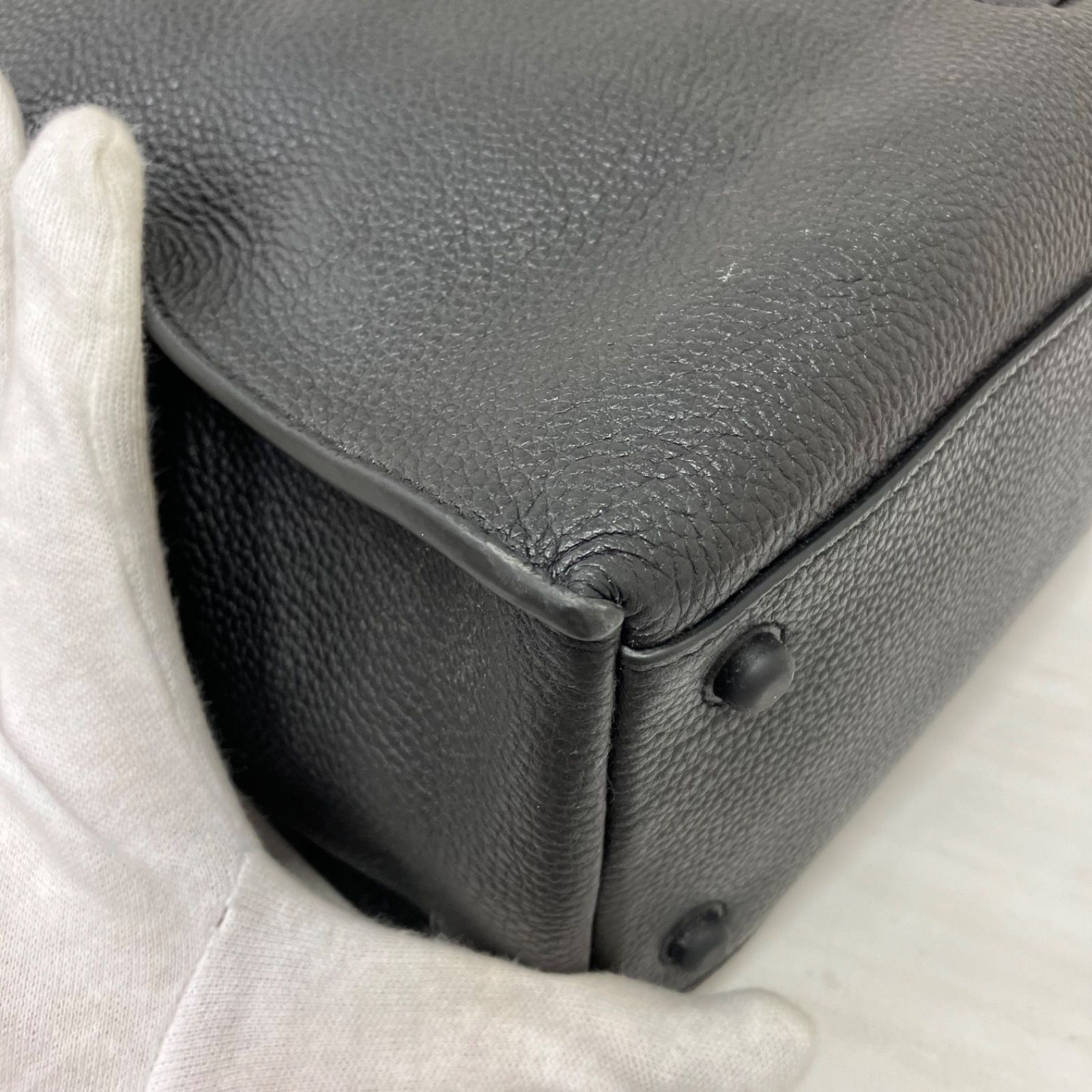 Y8108　COLE HAAN　コールハーン　 トートバッグ　2way　ショルダーバッグ　 レザー　ブラック系　黒　ターンロック　 ビジネス　保存袋付き　レディース