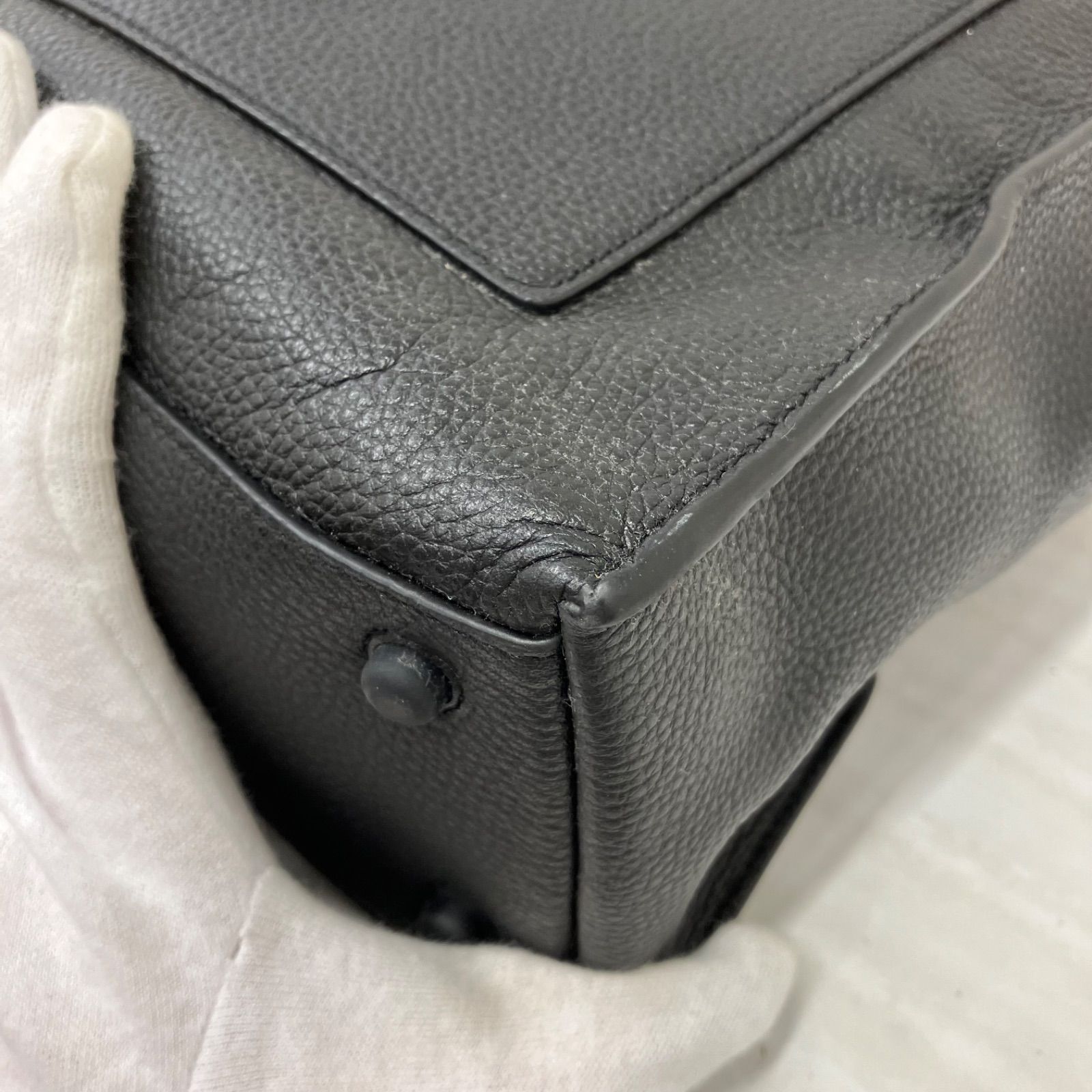 Y8108　COLE HAAN　コールハーン　 トートバッグ　2way　ショルダーバッグ　 レザー　ブラック系　黒　ターンロック　 ビジネス　保存袋付き　レディース